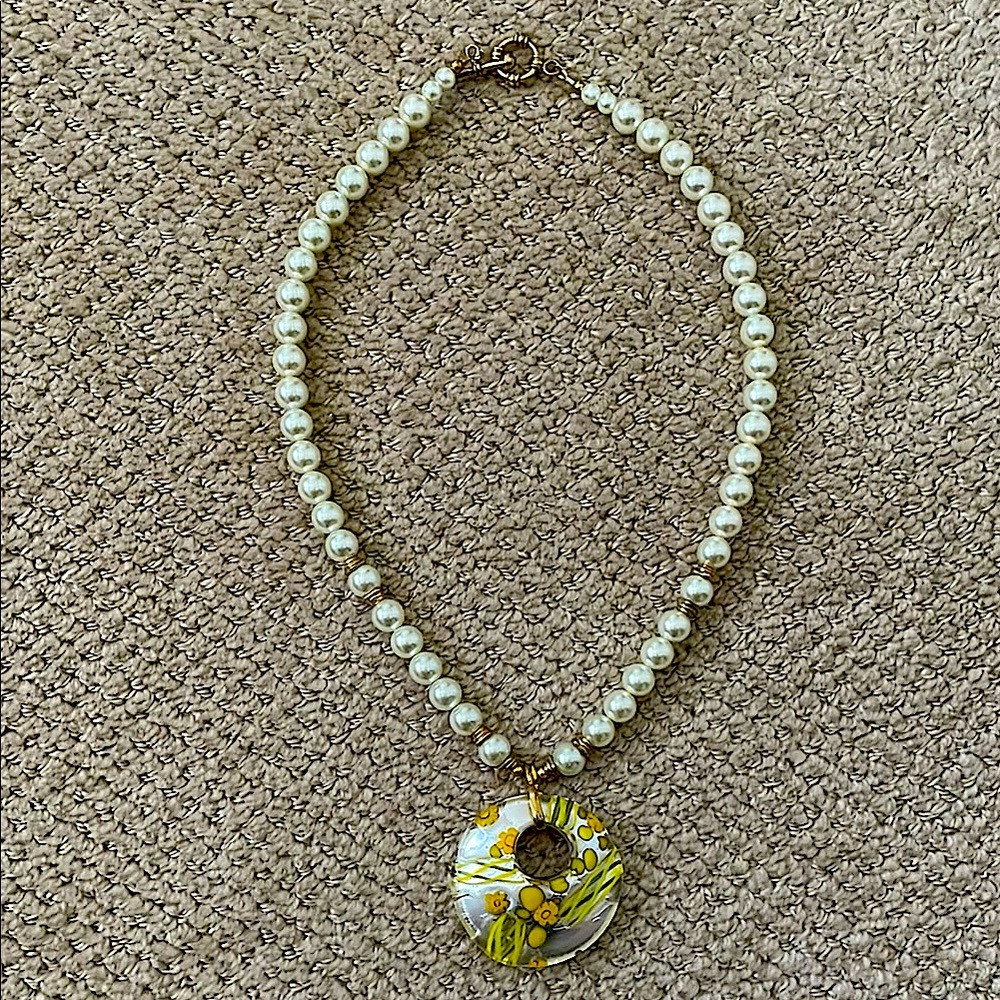 Chic Pearl Necklace with glass Floral Pendant